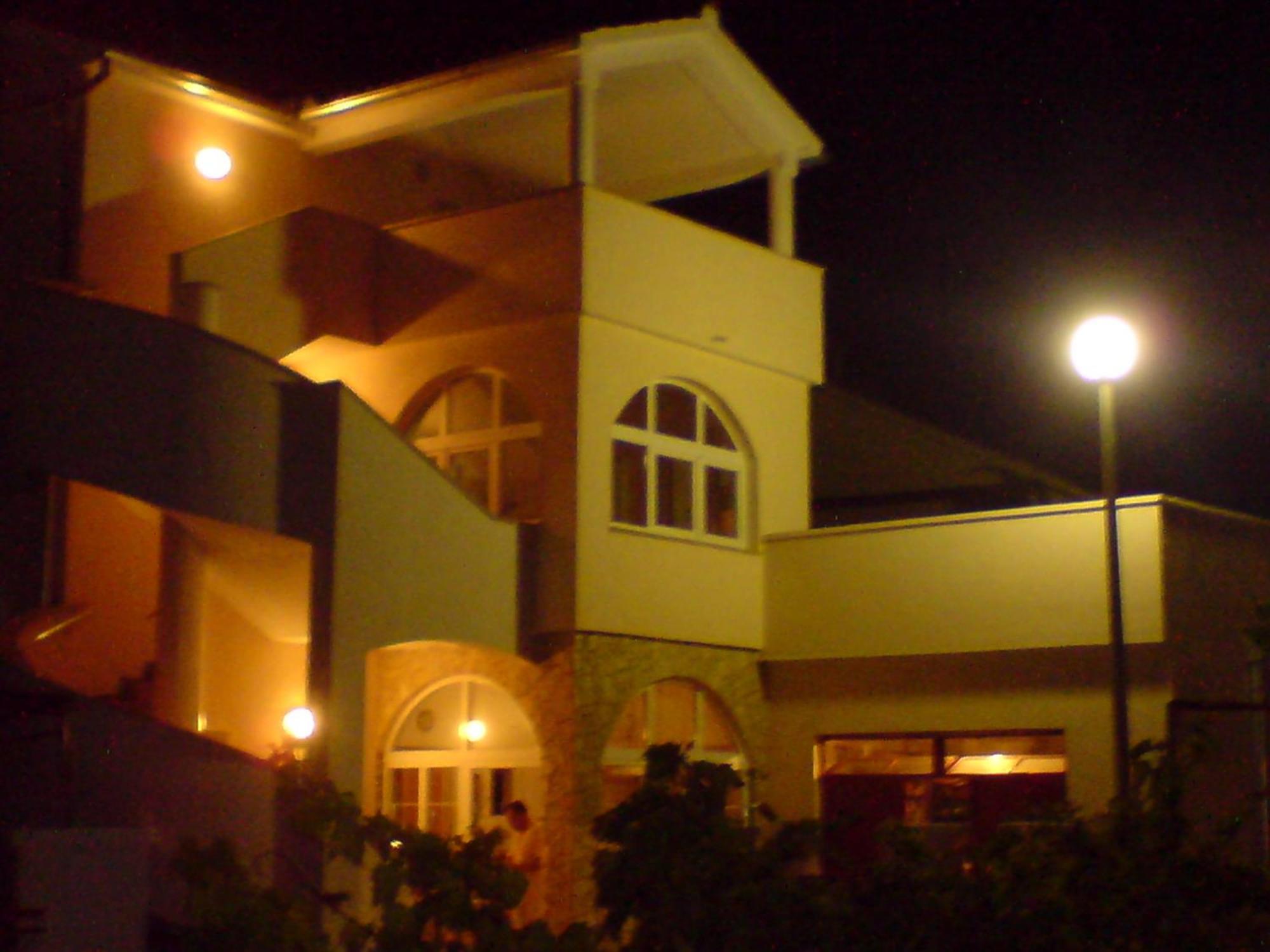 Apartments Jakovcev Бетина Экстерьер фото
