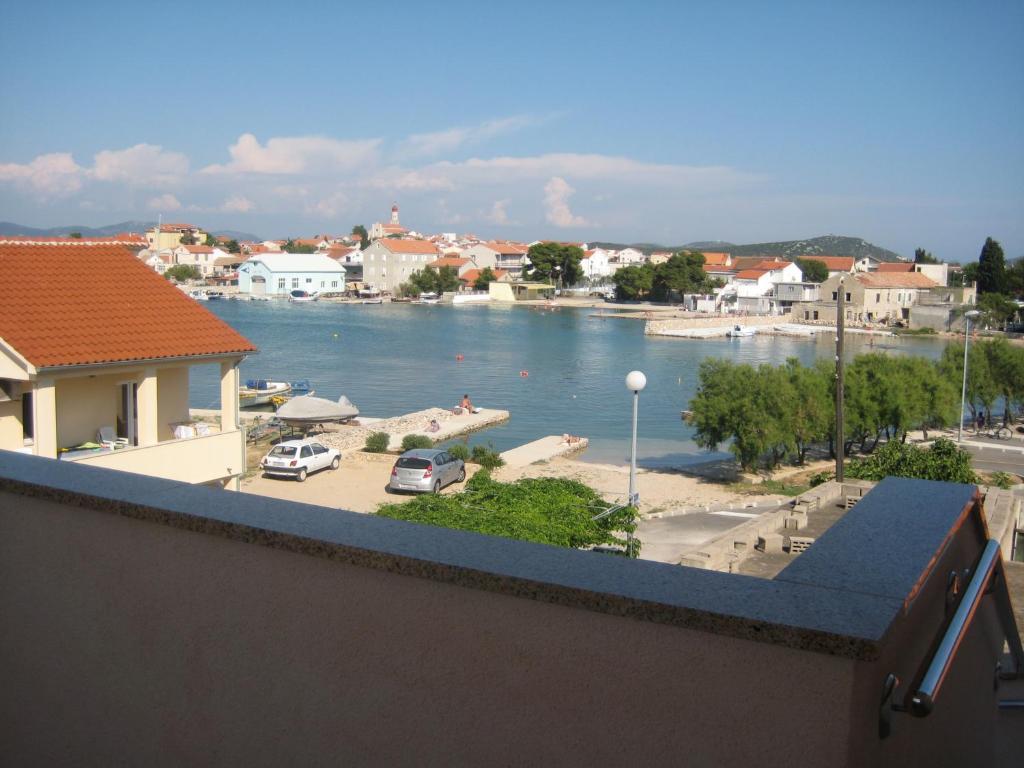 Apartments Jakovcev Бетина Экстерьер фото