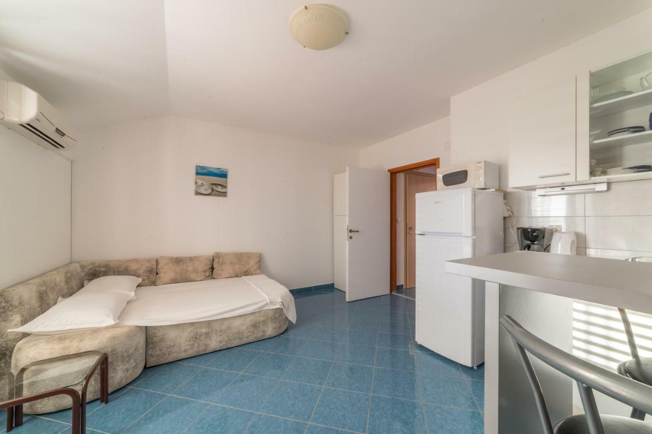 Apartments Jakovcev Бетина Экстерьер фото