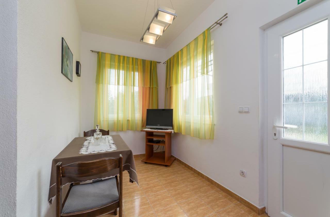 Apartments Jakovcev Бетина Экстерьер фото