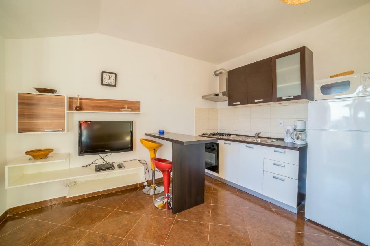 Apartments Jakovcev Бетина Экстерьер фото